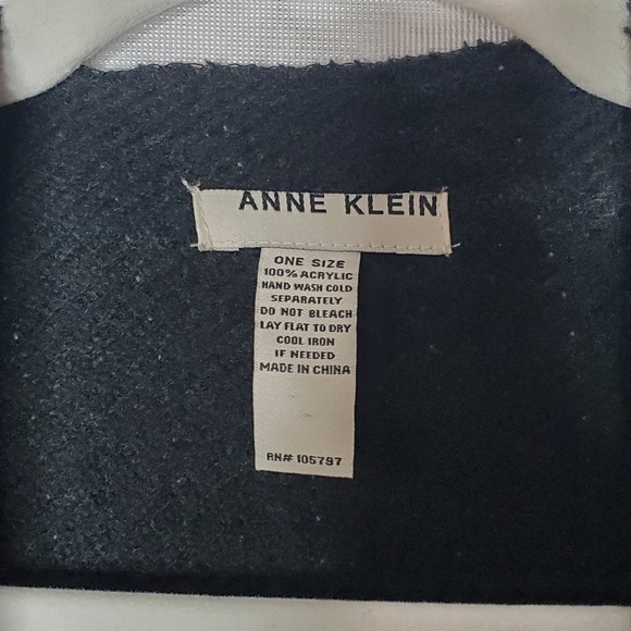 Anne Klein Houndstooth Cape - Picture 5 of 6